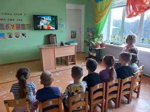 Старшая группа "Звездочки" Педагог Филонова Е.Н. Просмотр мультфильма по сказке В. Катаева "Цветик-семицветик".