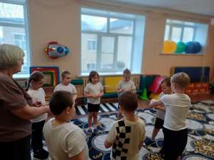 Подготовительная к школе группа "Ягодки". Педагоги: инструктор по физической культуре Полухина Е.И., воспитатель Даниличева Г.С. Спортивное мероприятие "Протяни руку добра".