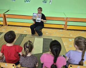 Старшая группа "Звездочки" Педагог Морозова Е.Ю. Чтение сказки Г. Андерсена "Дюймовочка"