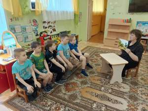 Подготовительная к школе группа "Матрешки". Педагог Агапова И.Г.  Чтение сказки Г Андерсена "Гадкий утенок".