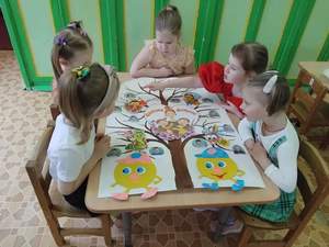 Средняя группа "Росточек". Педагог Попова Т.И. Коллективная работа - коллаж "Дерево доброты"