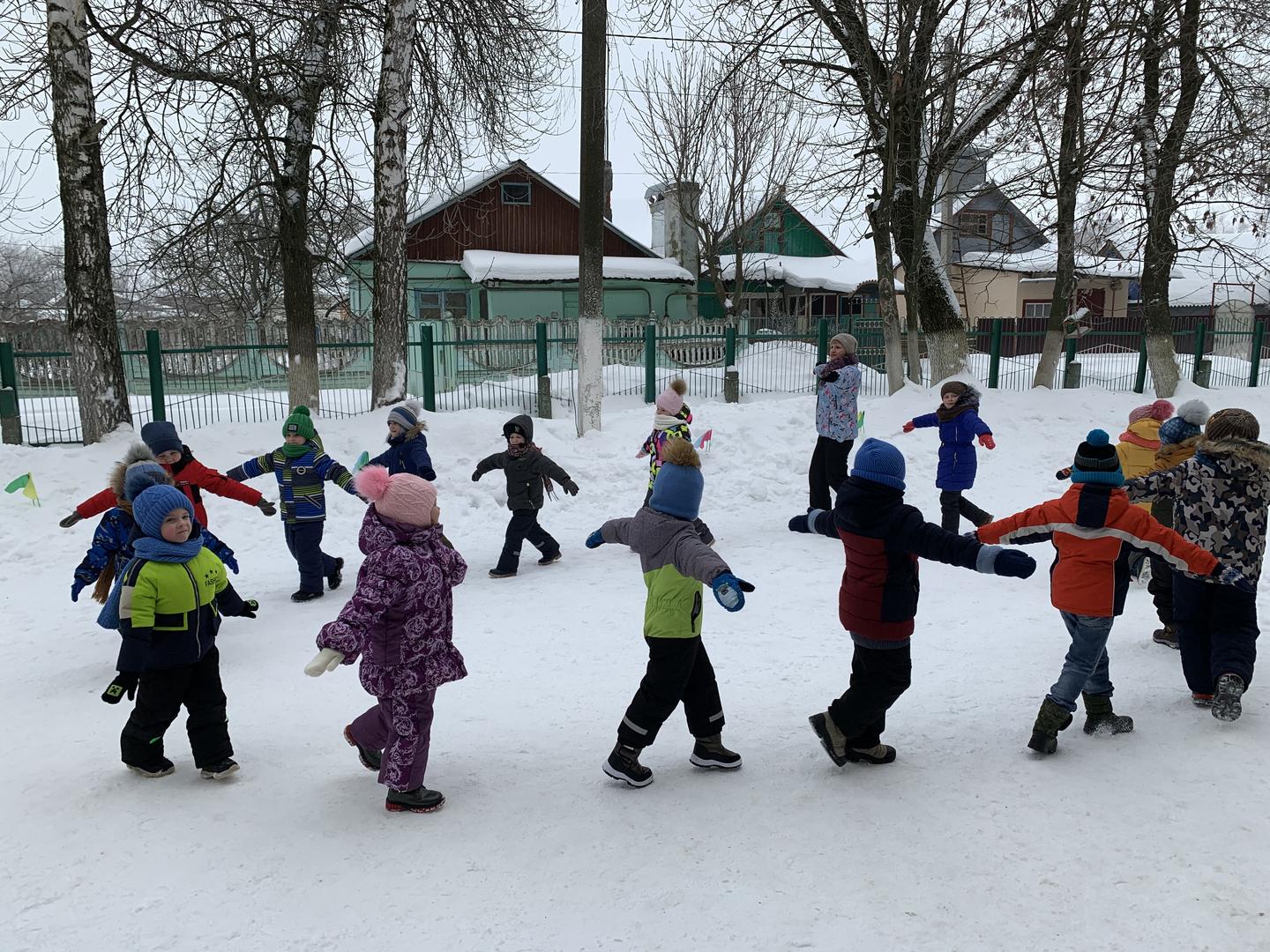 Спортивное развлечение на свежем воздухе «Зимние забавы»